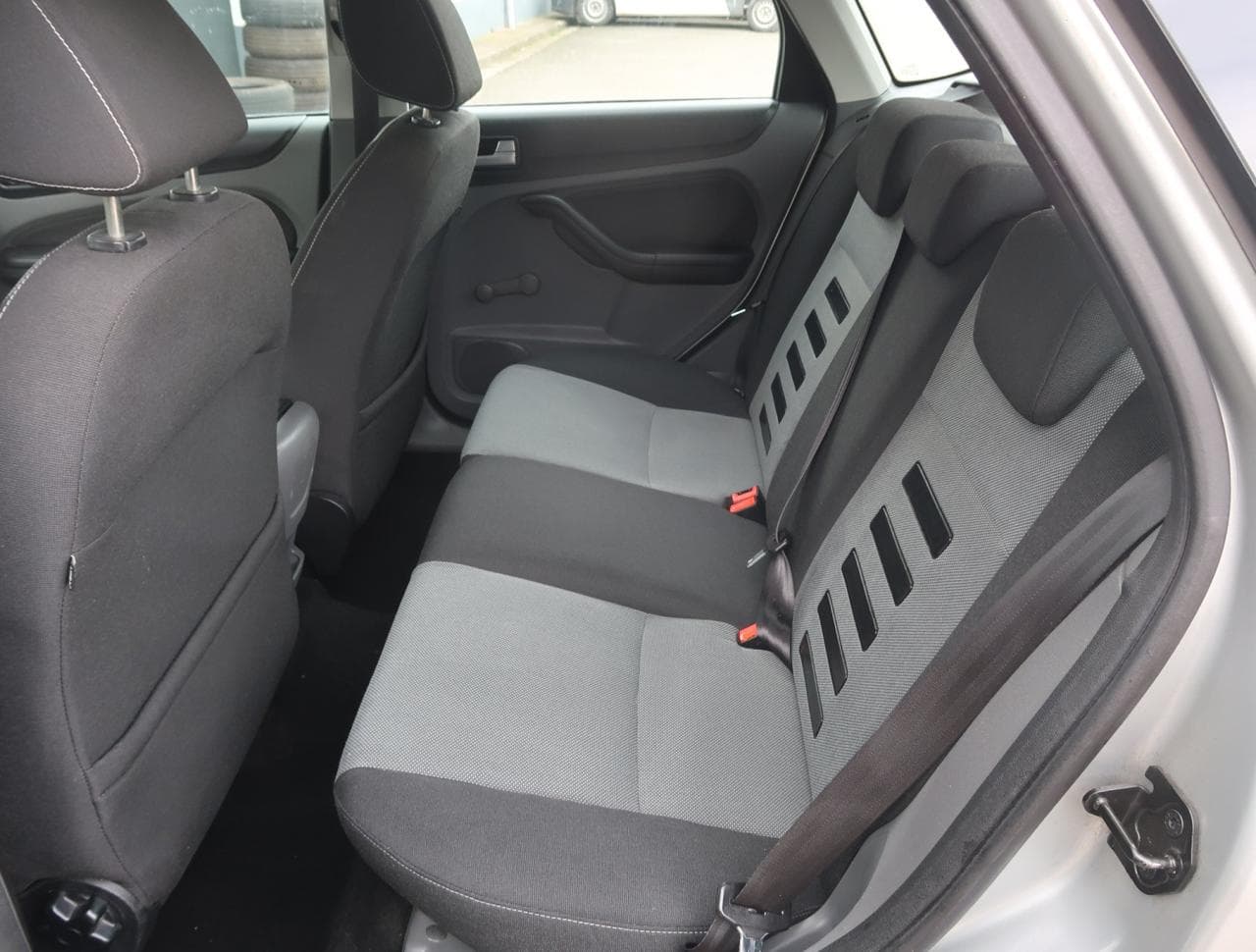 2009 Ford Focus - 15