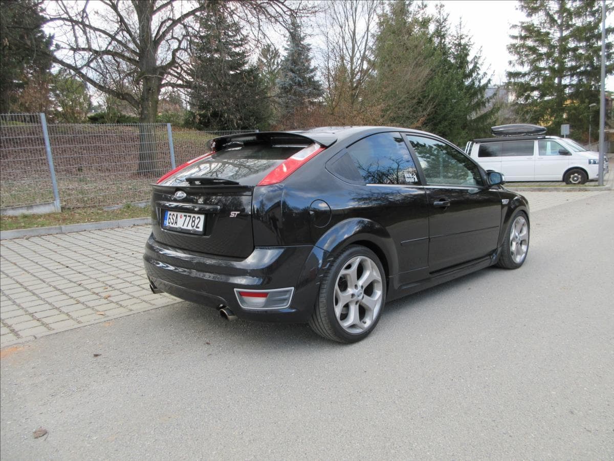 2006 Ford Focus - 17