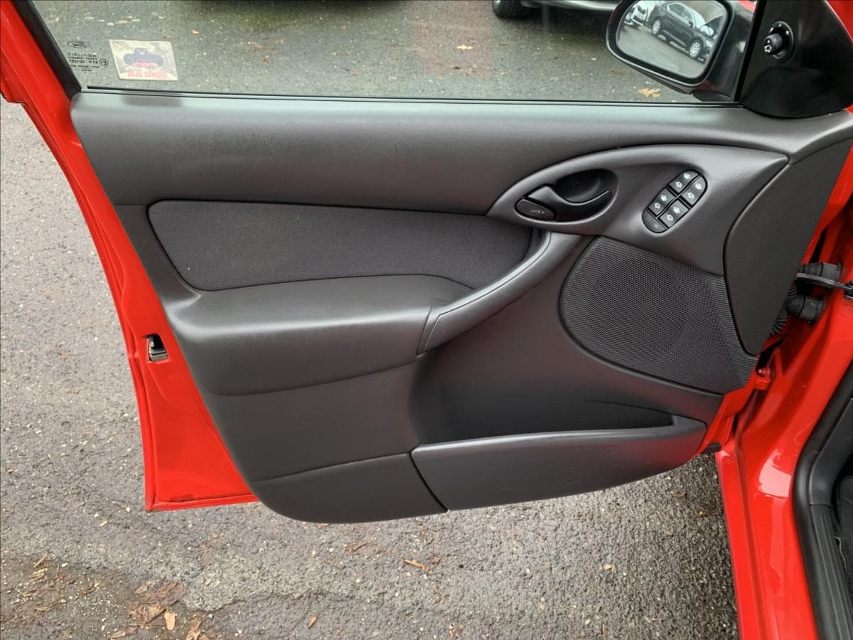 2002 Ford Focus - 25
