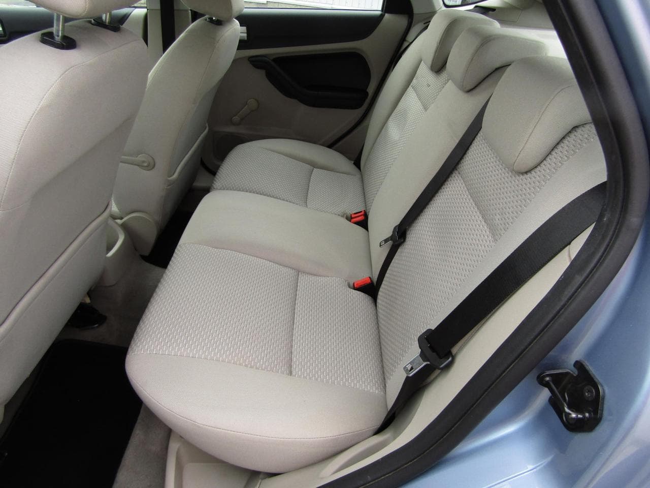 2005 Ford FOCUS - 10