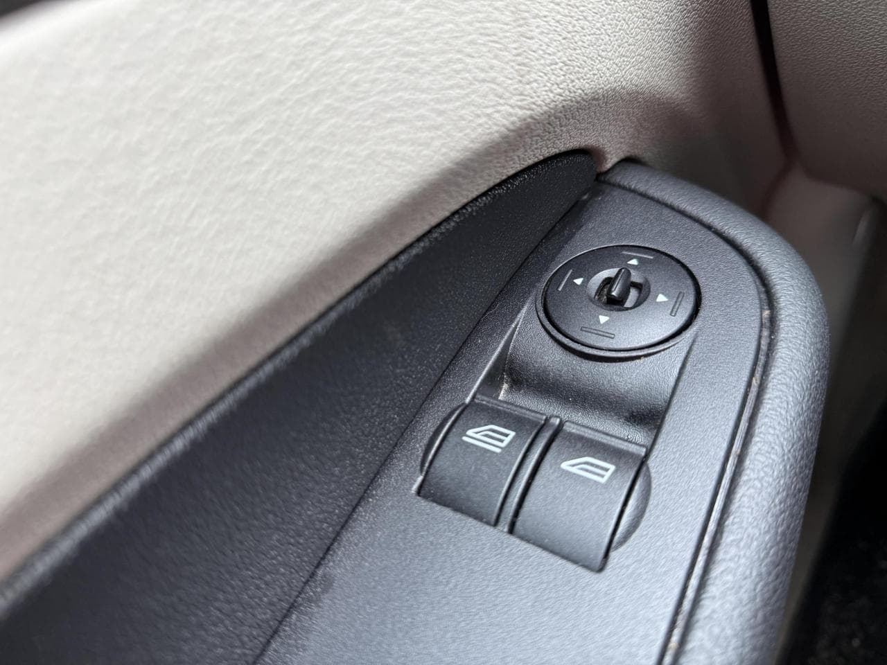 2005 Ford FOCUS - 11