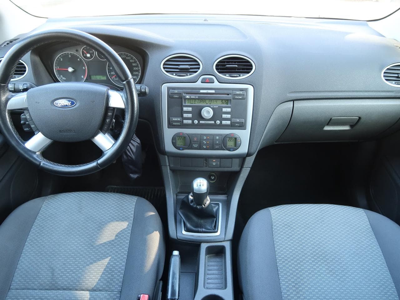 2005 Ford FOCUS - 10