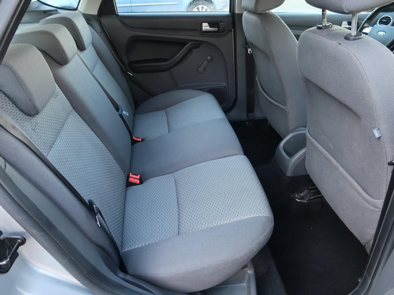 2005 Ford FOCUS - 13
