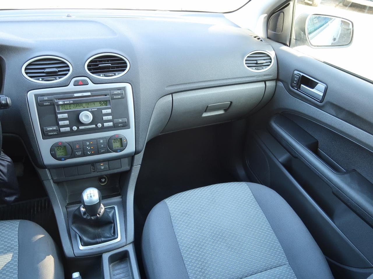 2005 Ford FOCUS - 11