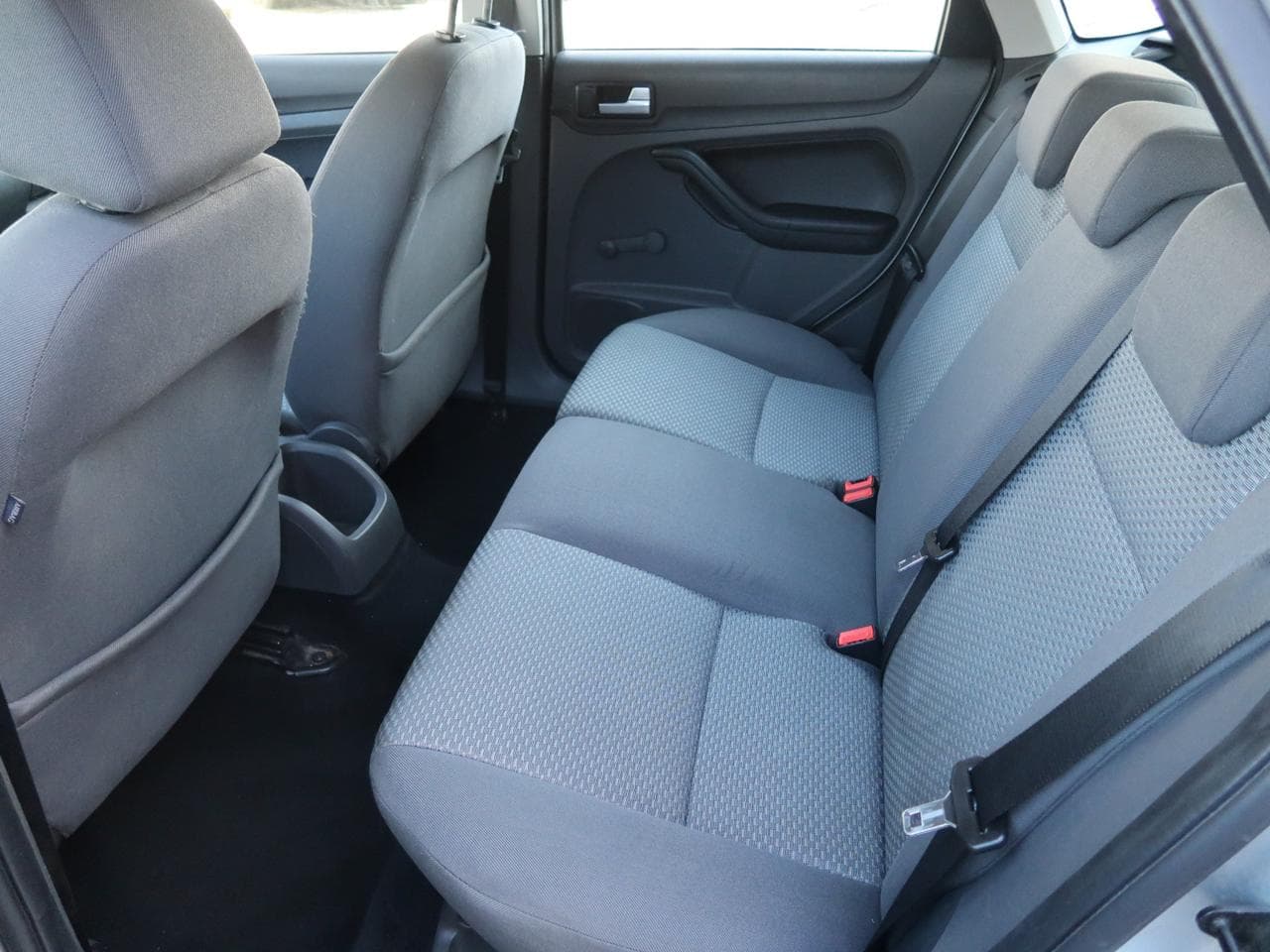 2005 Ford FOCUS - 15