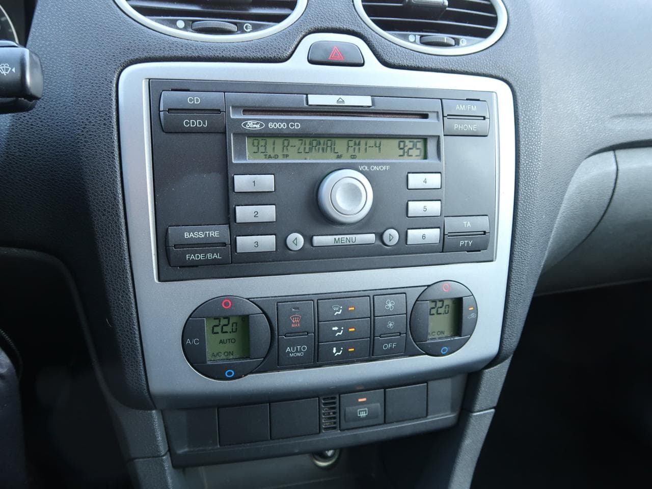 2005 Ford FOCUS - 18