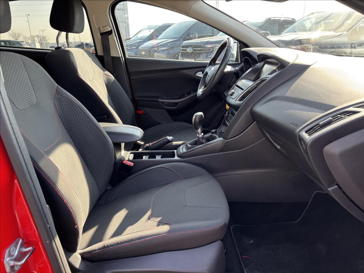 2016 Ford FOCUS - 16