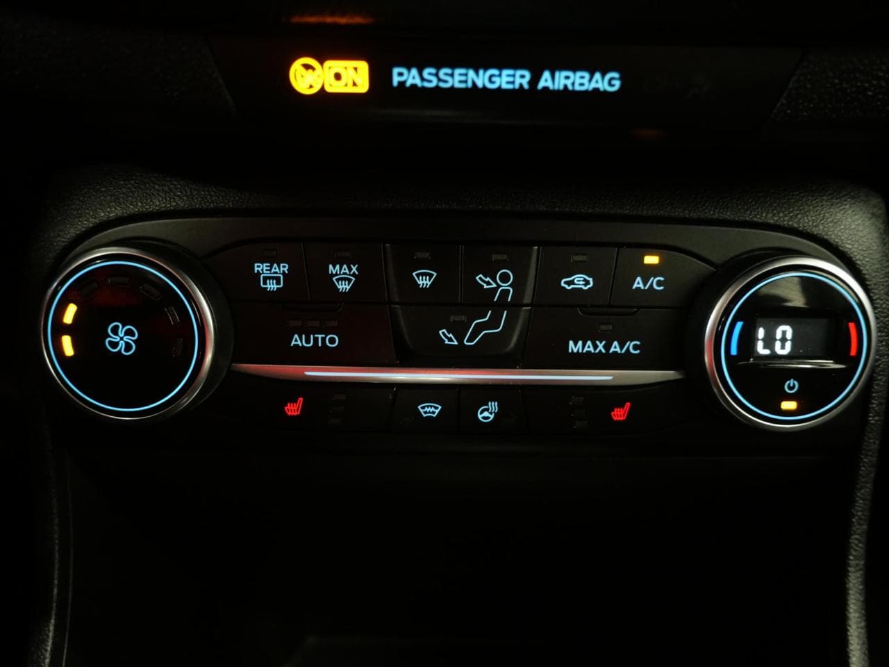 2018 Ford FIESTA - 18