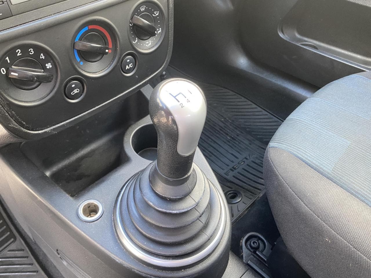 2007 Ford FIESTA - 22