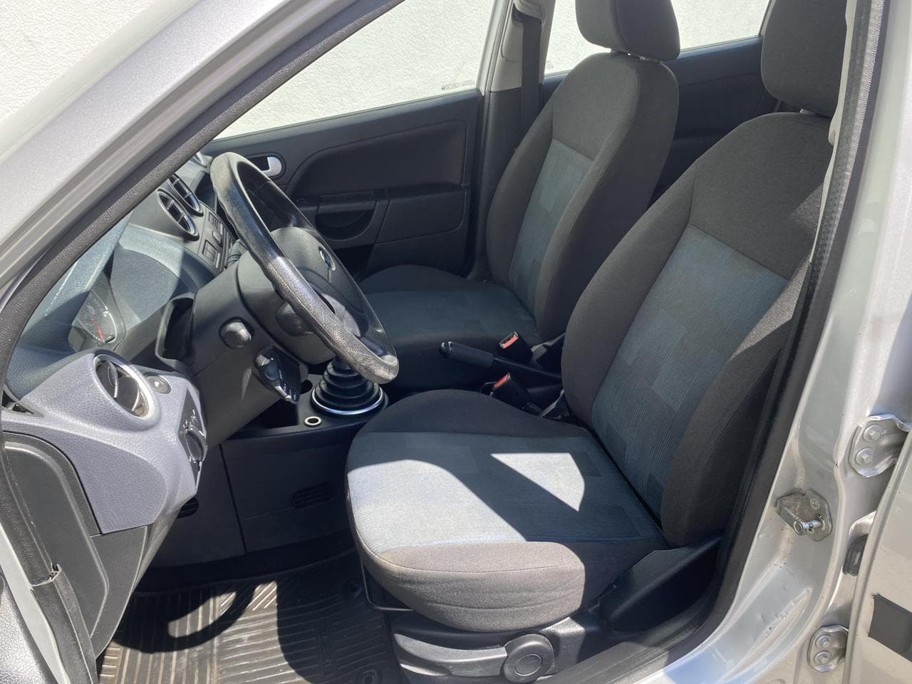 2007 Ford FIESTA - 11
