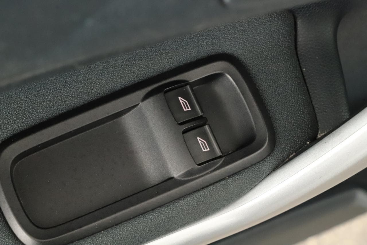 2011 Ford FIESTA - 20