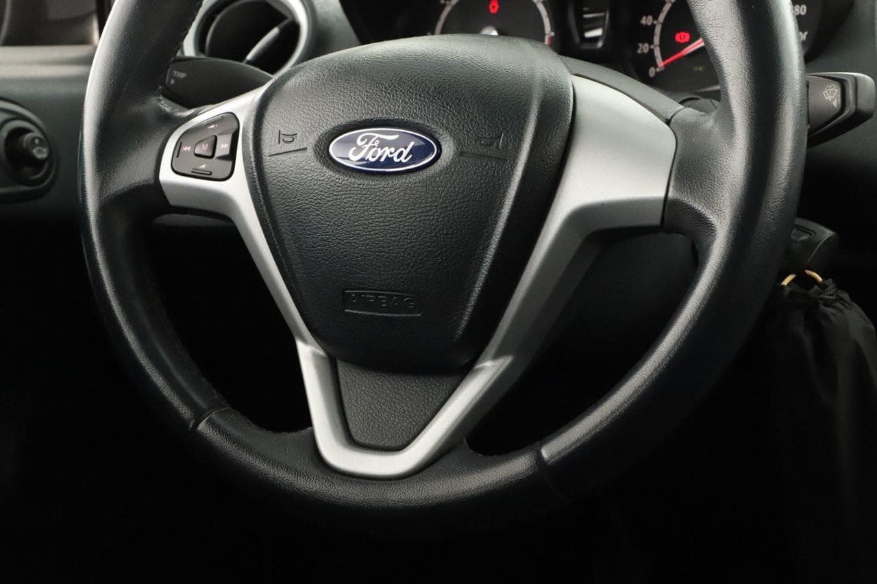 2011 Ford FIESTA - 18