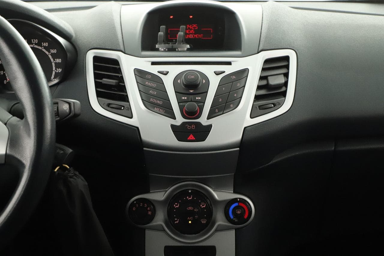 2011 Ford FIESTA - 15
