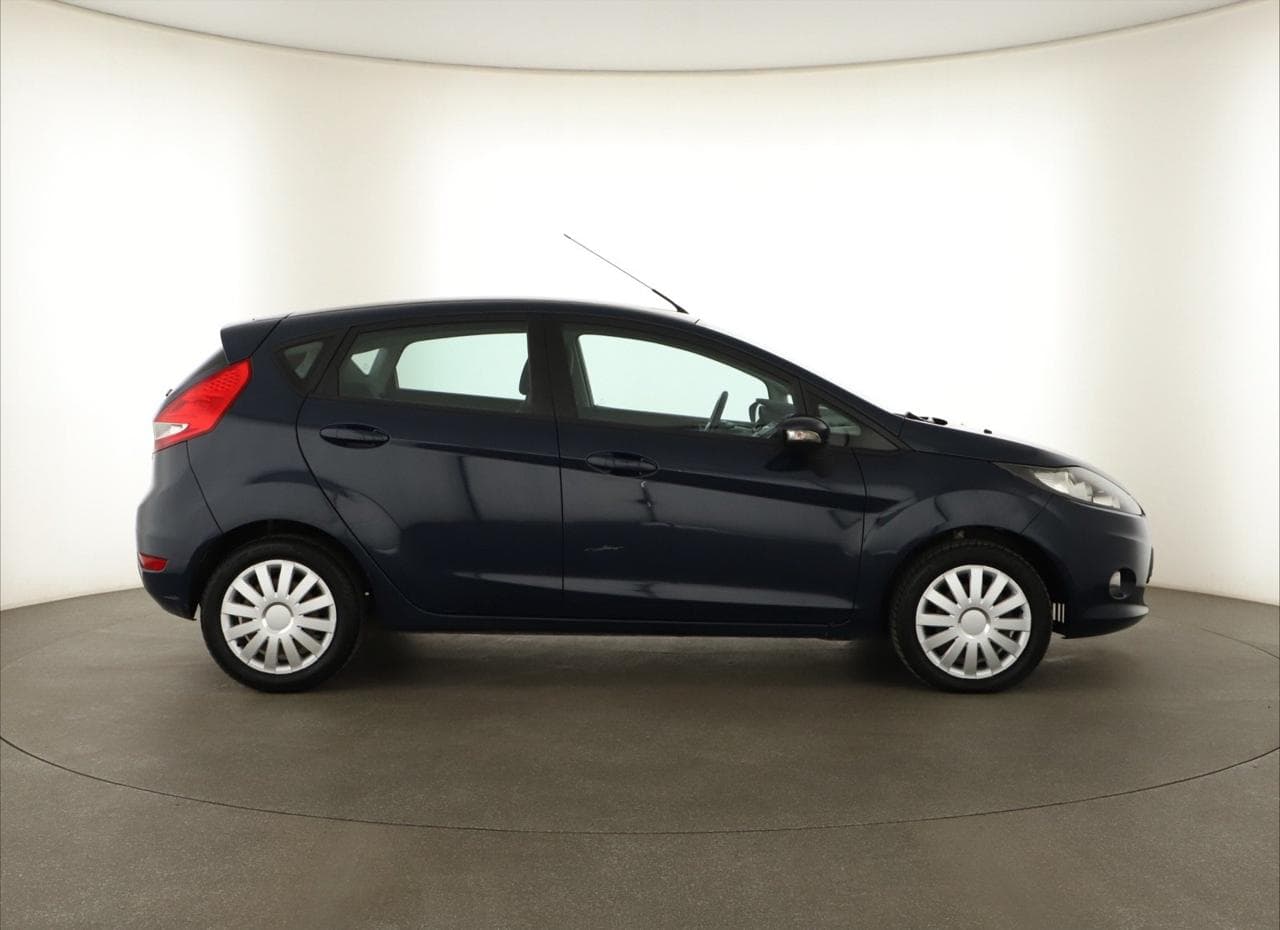 2011 Ford FIESTA - 8