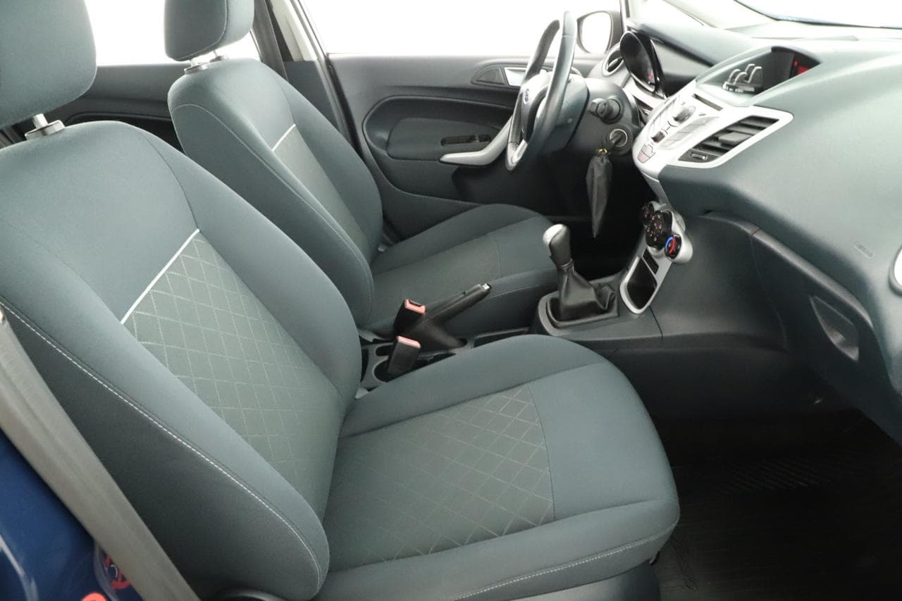 2011 Ford FIESTA - 10