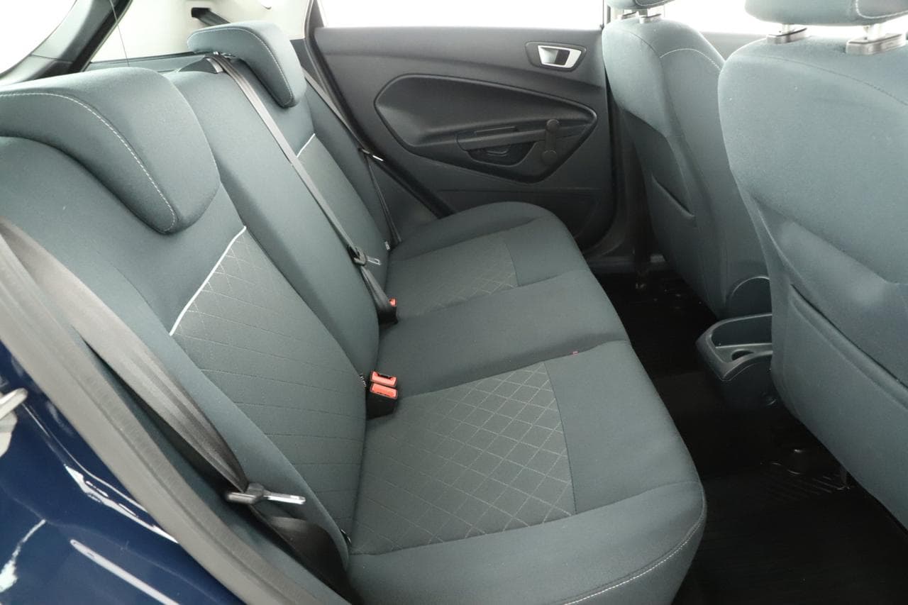 2011 Ford FIESTA - 11