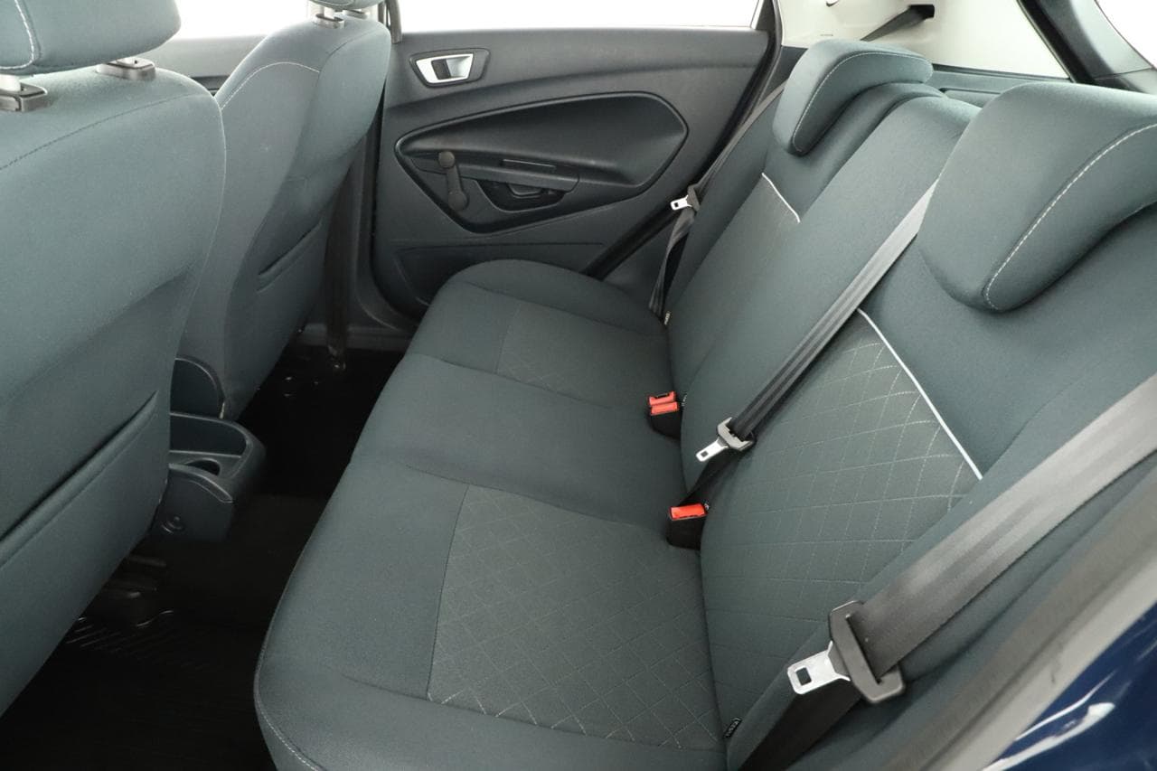 2011 Ford FIESTA - 12