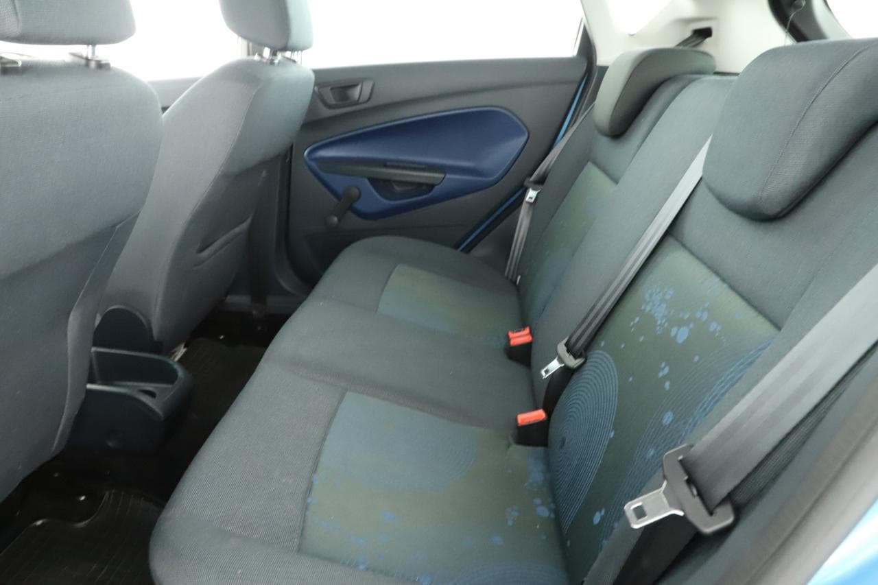 2009 Ford FIESTA - 12
