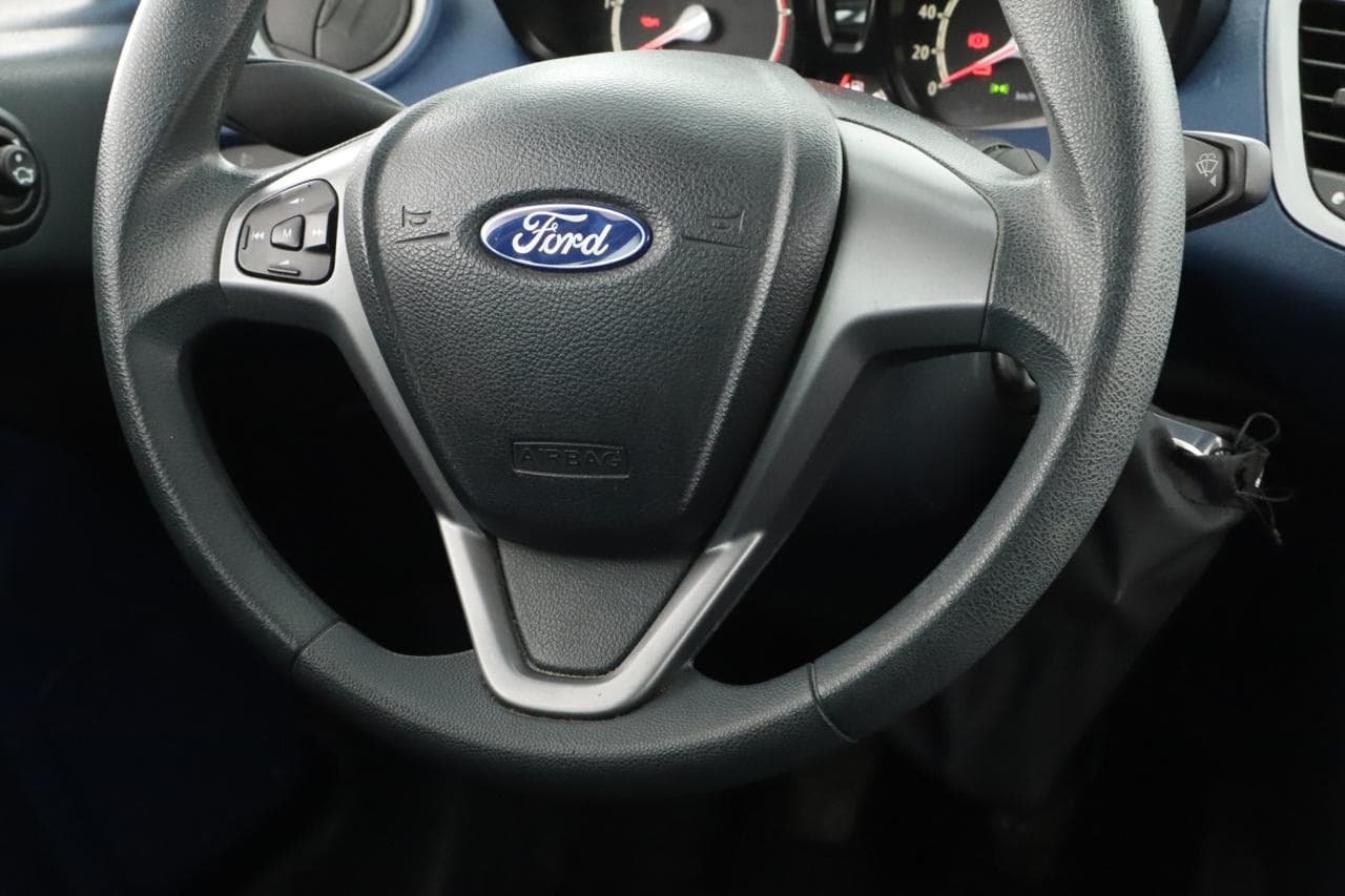 2009 Ford FIESTA - 18