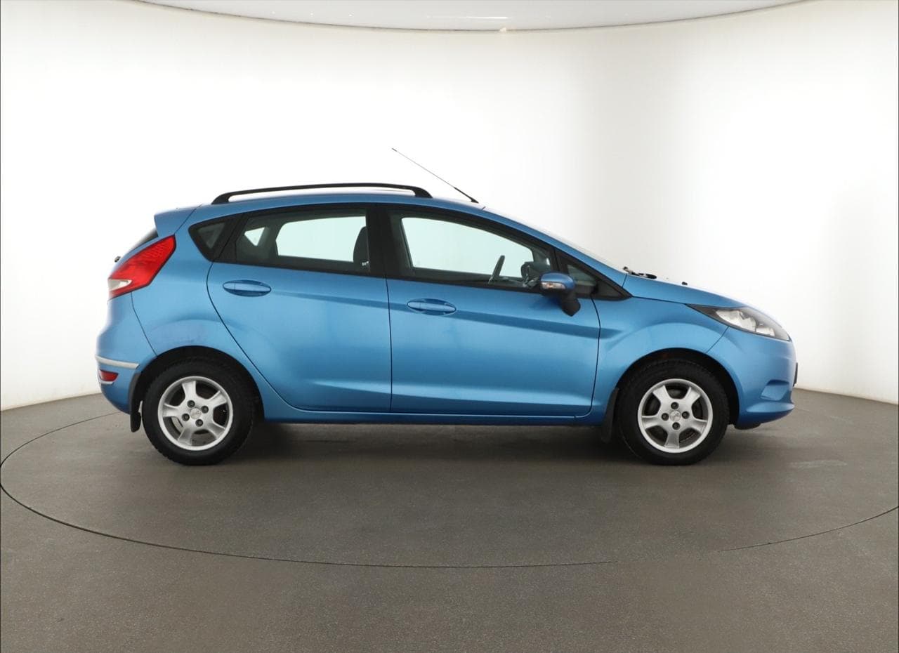 2009 Ford FIESTA - 8