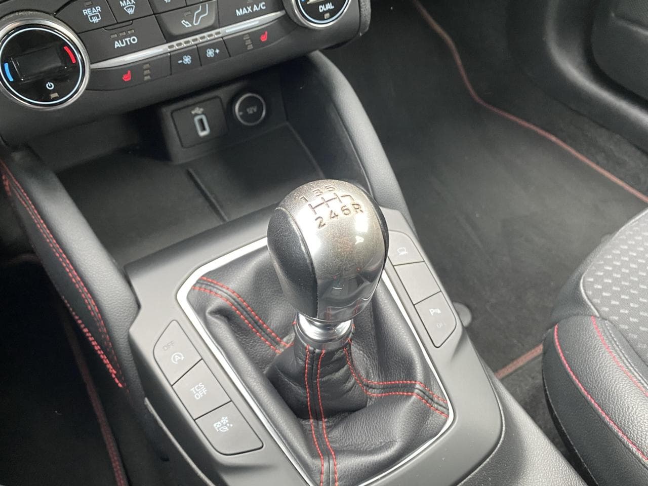 2019 Ford FOCUS - 16