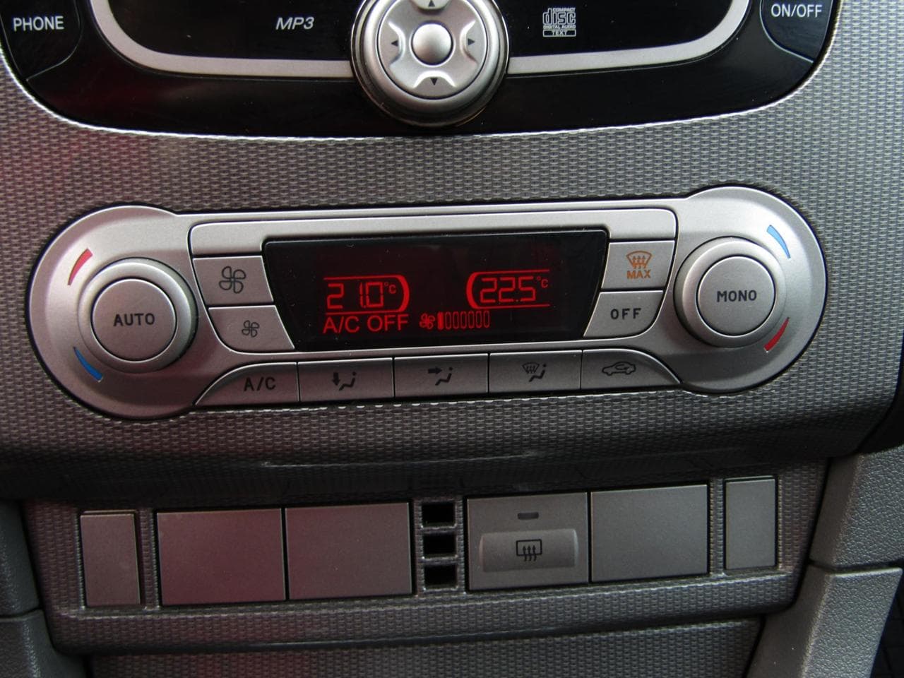 2009 Ford FOCUS - 21