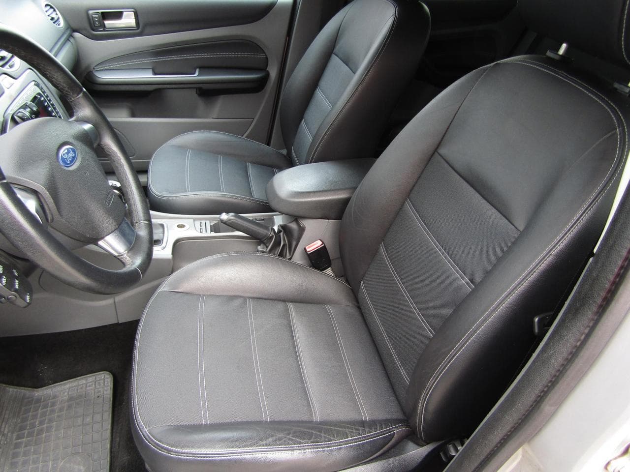 2009 Ford FOCUS - 13