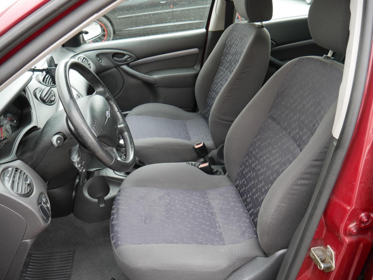 2001 Ford FOCUS - 14