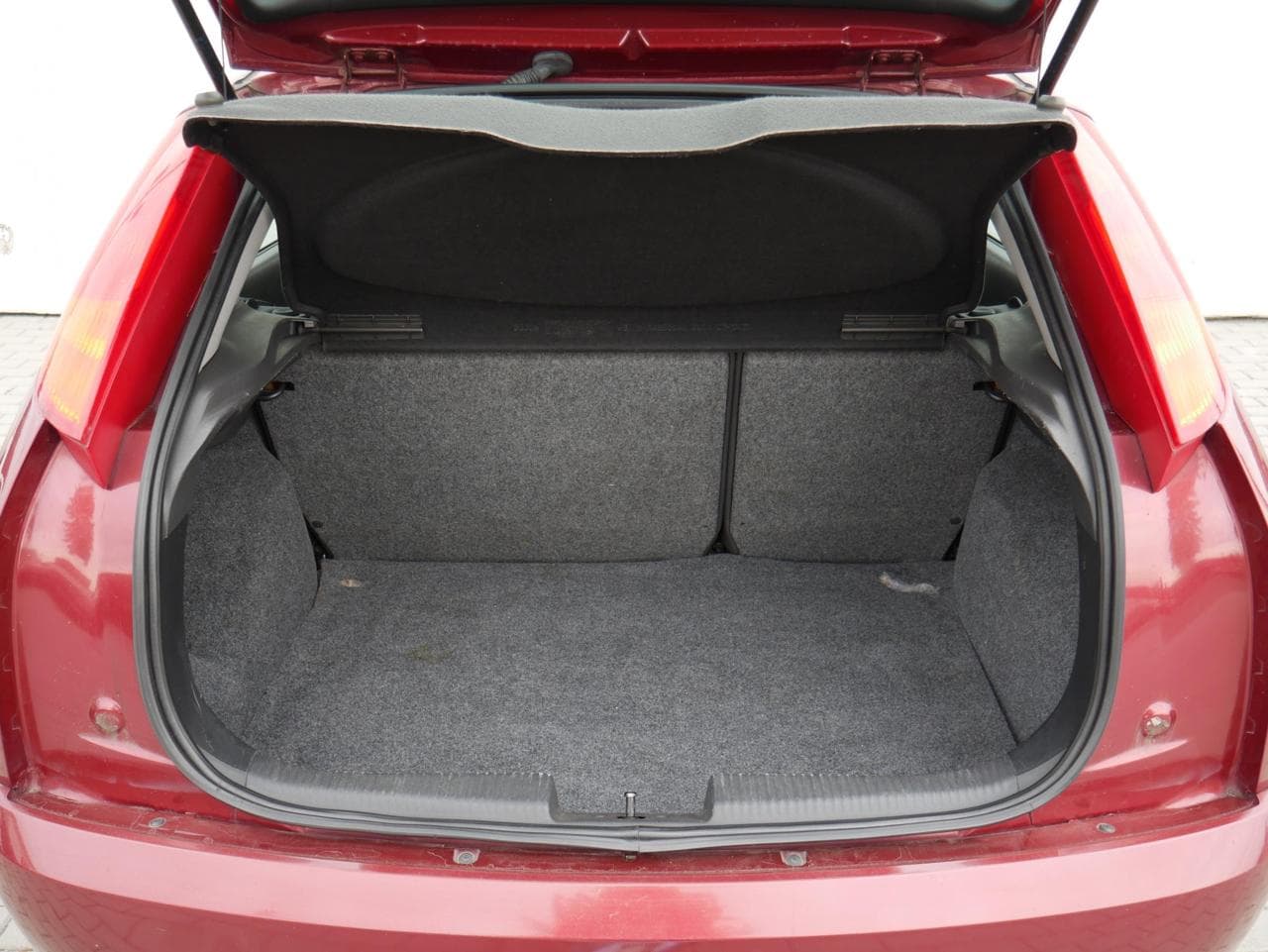 2001 Ford FOCUS - 10