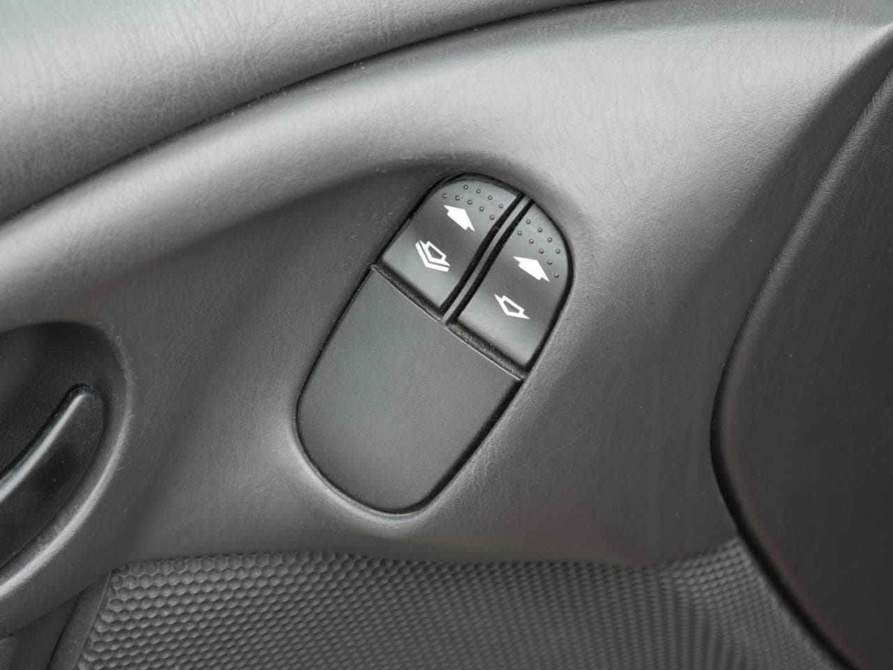 2001 Ford FOCUS - 18