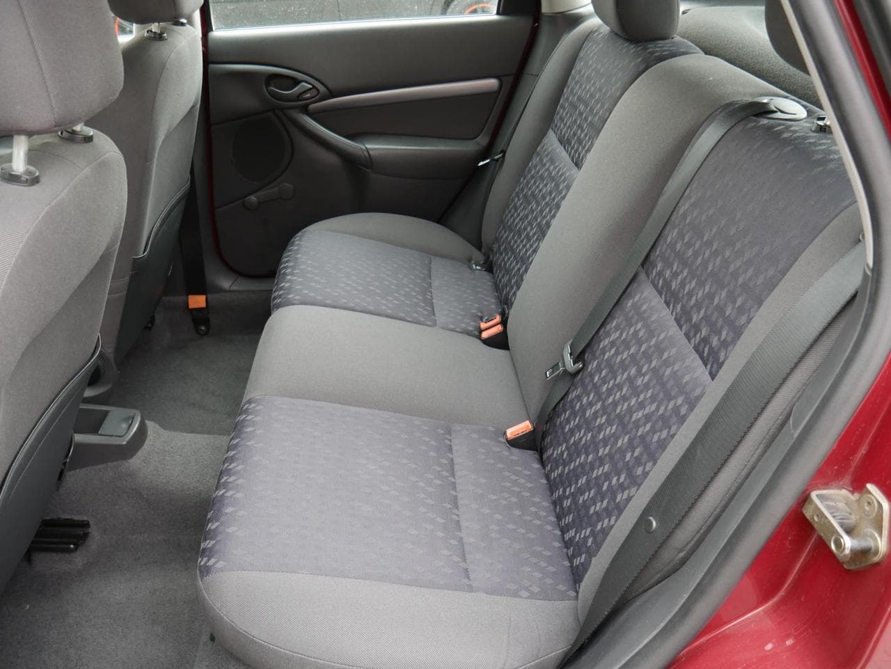 2001 Ford FOCUS - 16