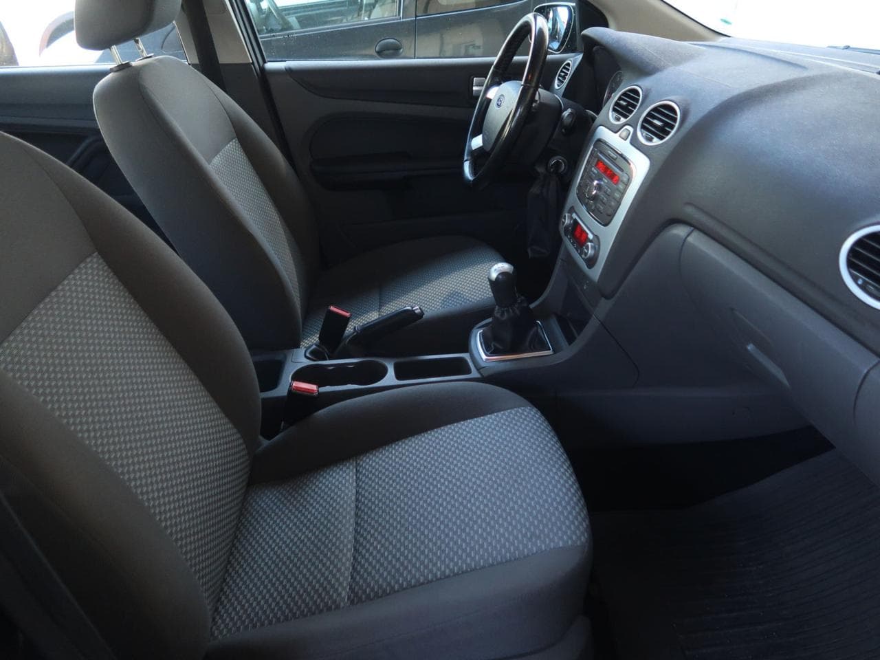 2008 Ford FOCUS - 12