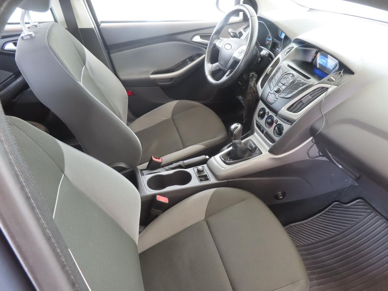 2011 Ford FOCUS - 12