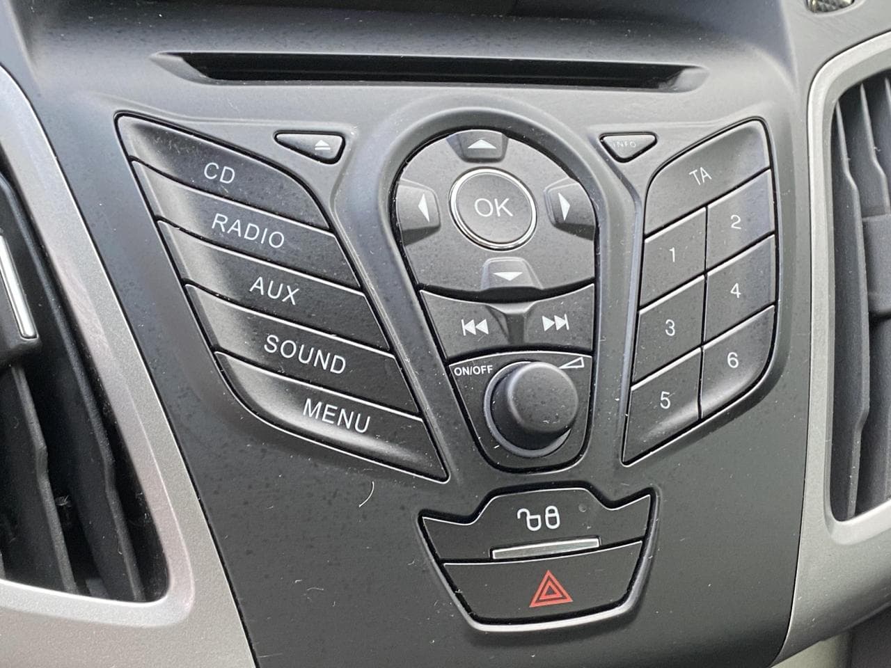 2011 Ford FOCUS - 14