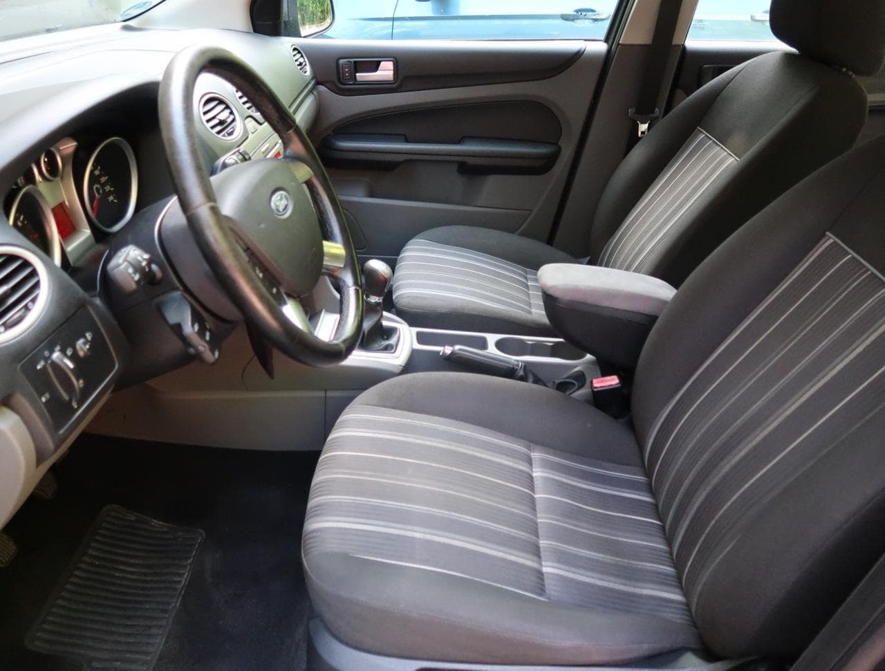 2008 Ford FOCUS - 16