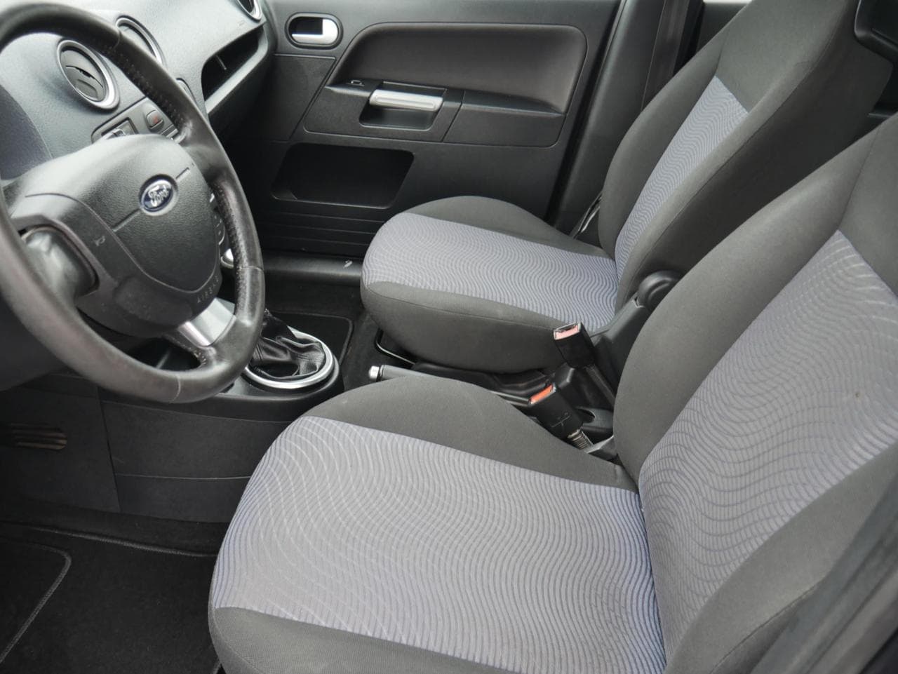 2010 Ford FUSION - 16