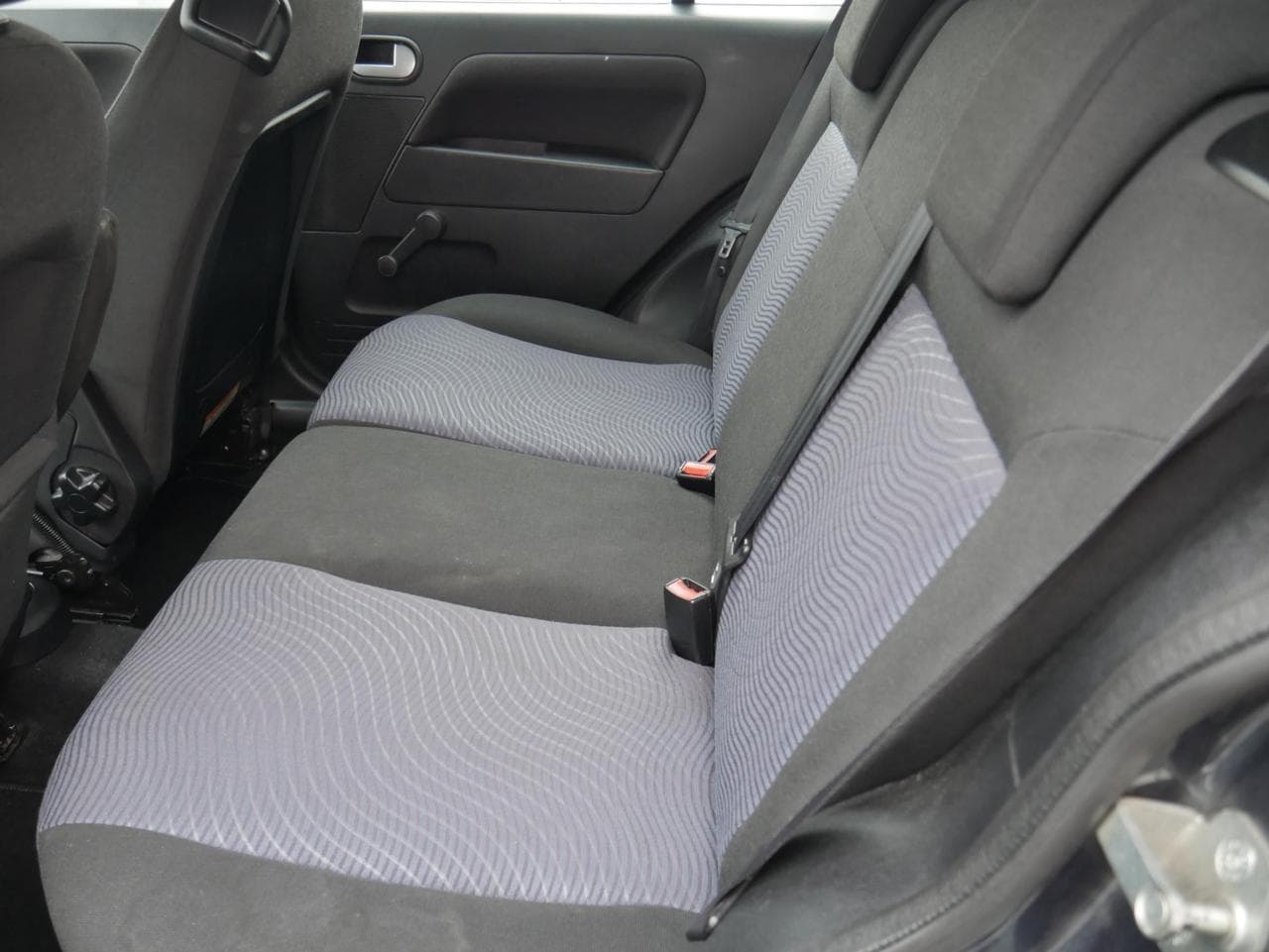 2010 Ford FUSION - 18