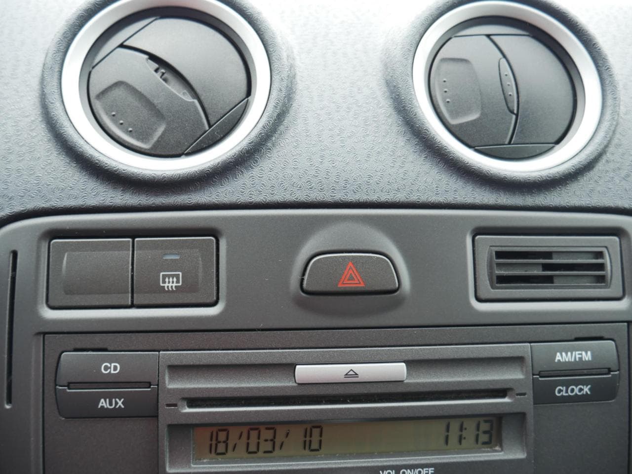 2010 Ford FUSION - 30