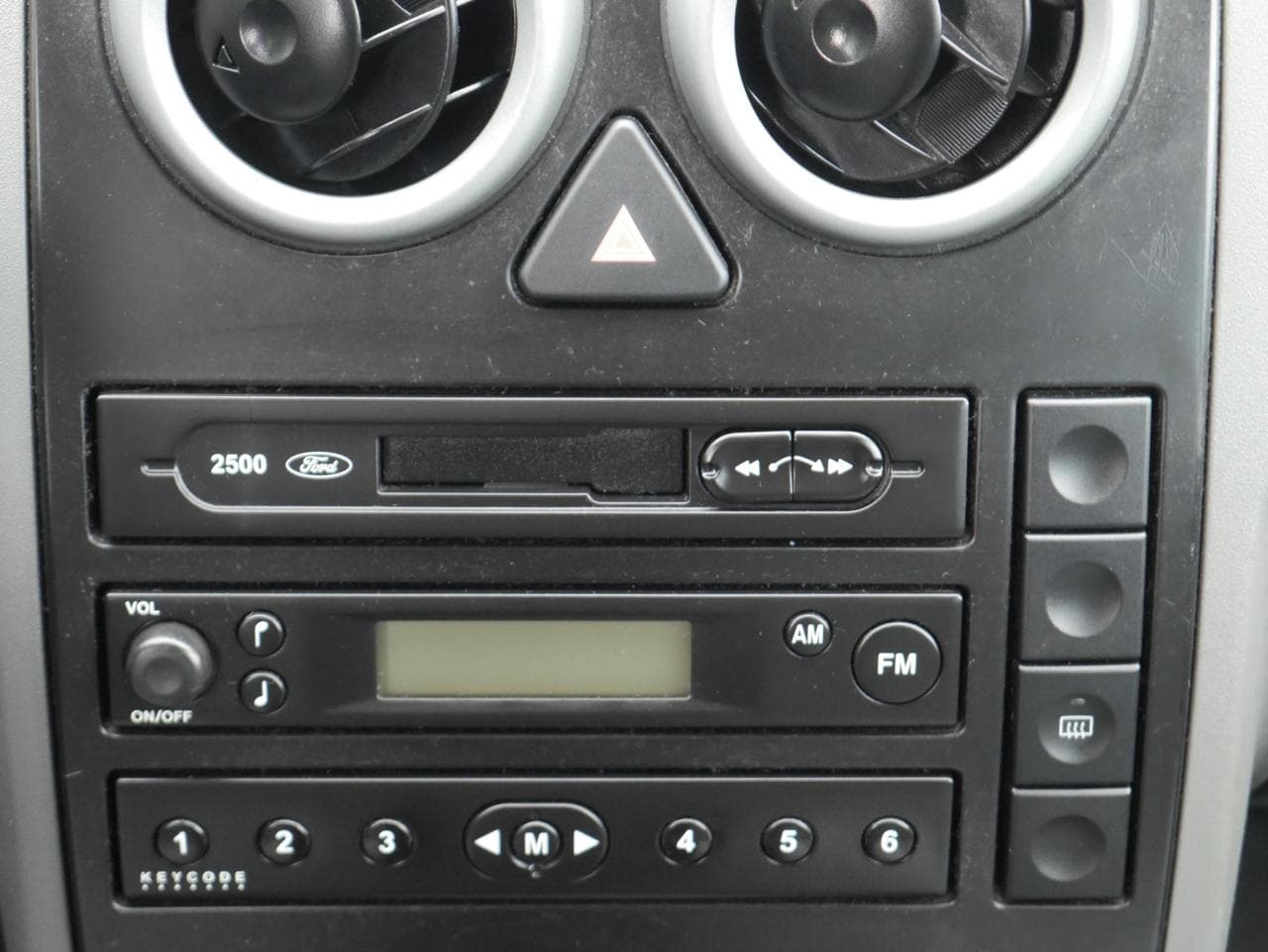 2003 Ford FUSION - 11