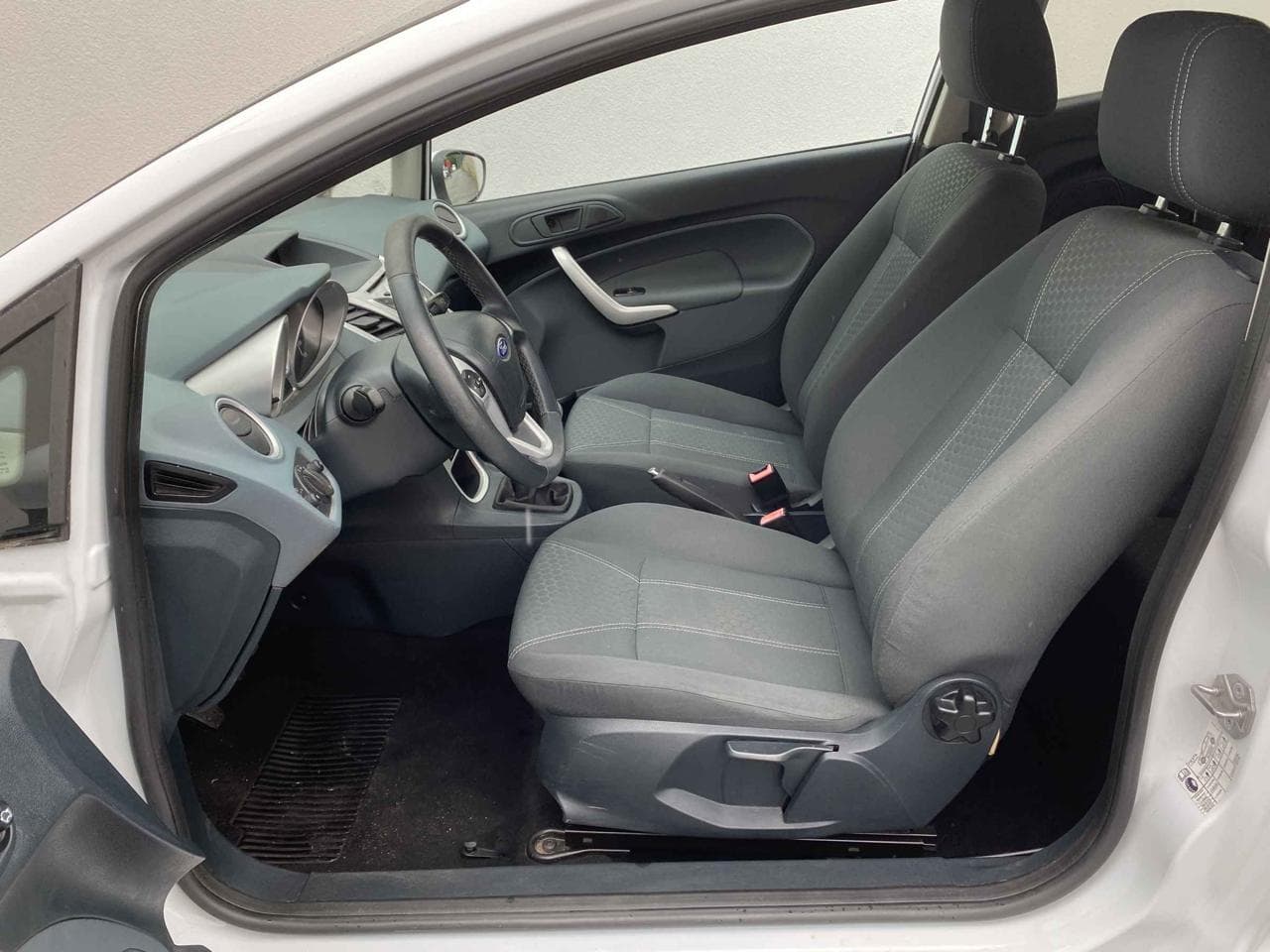 2011 Ford FIESTA - 9
