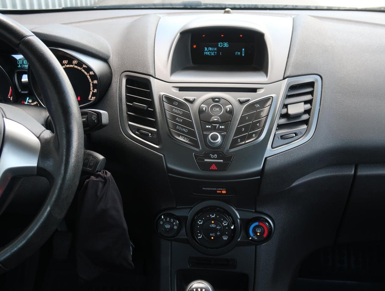 2015 Ford FIESTA - 31