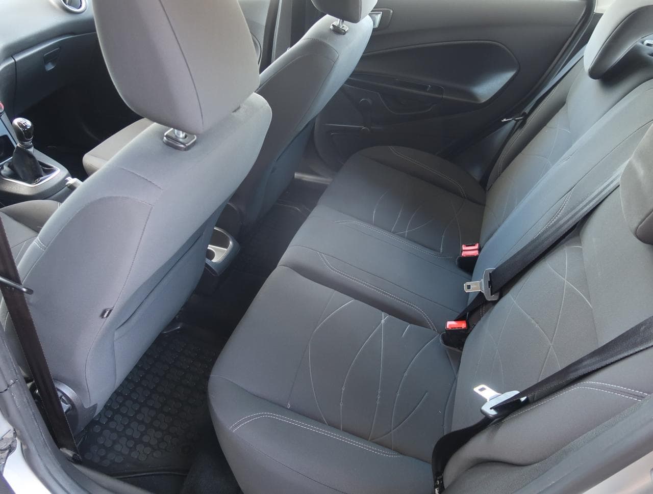 2015 Ford FIESTA - 23