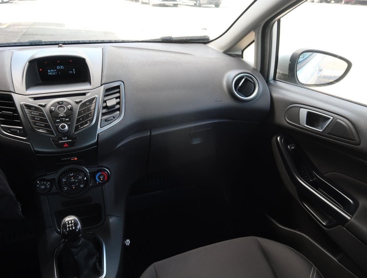 2015 Ford FIESTA - 15