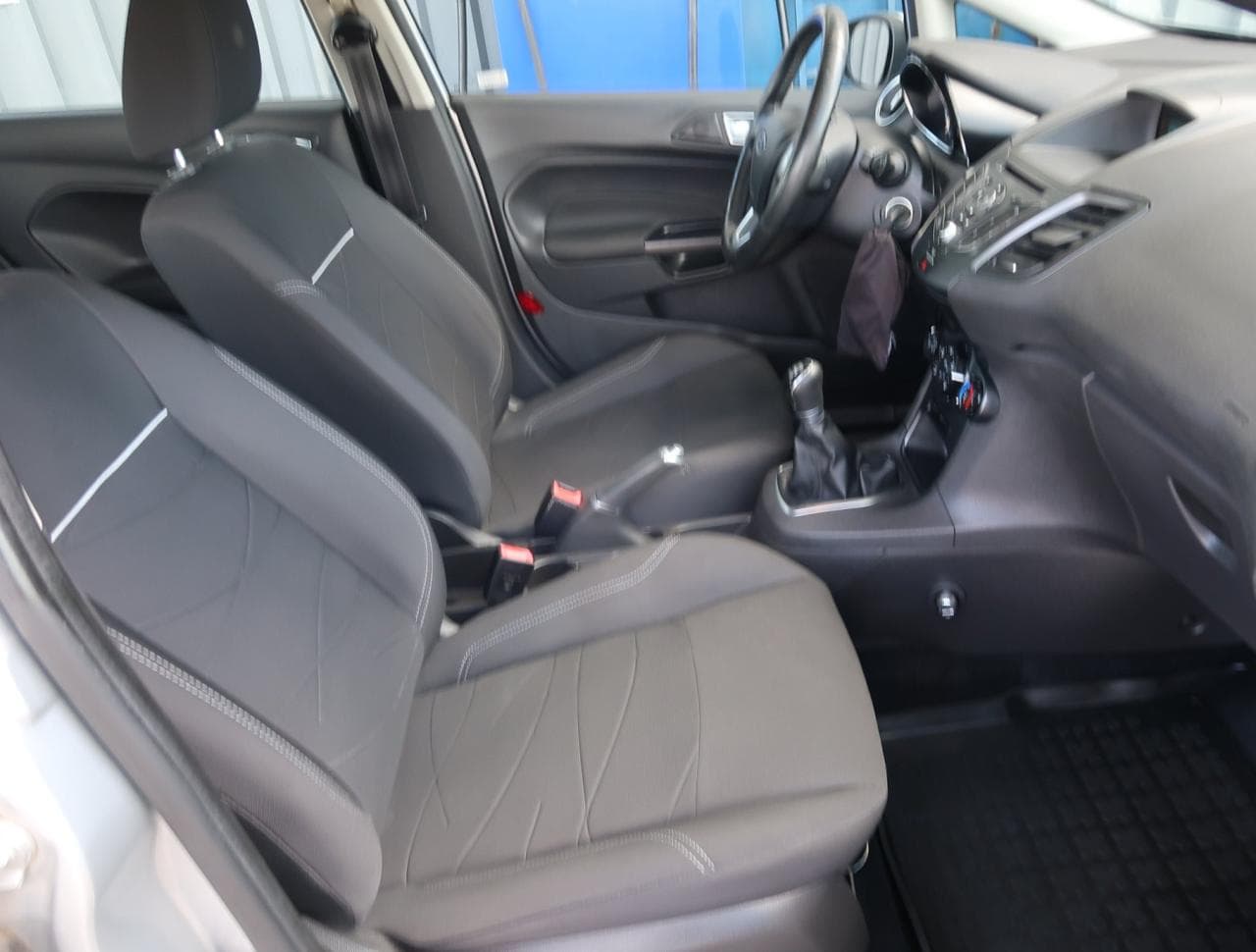 2015 Ford FIESTA - 17