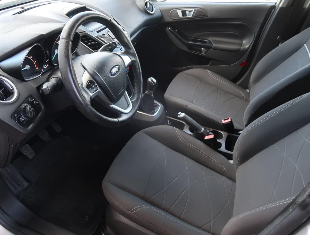 2015 Ford FIESTA - 26