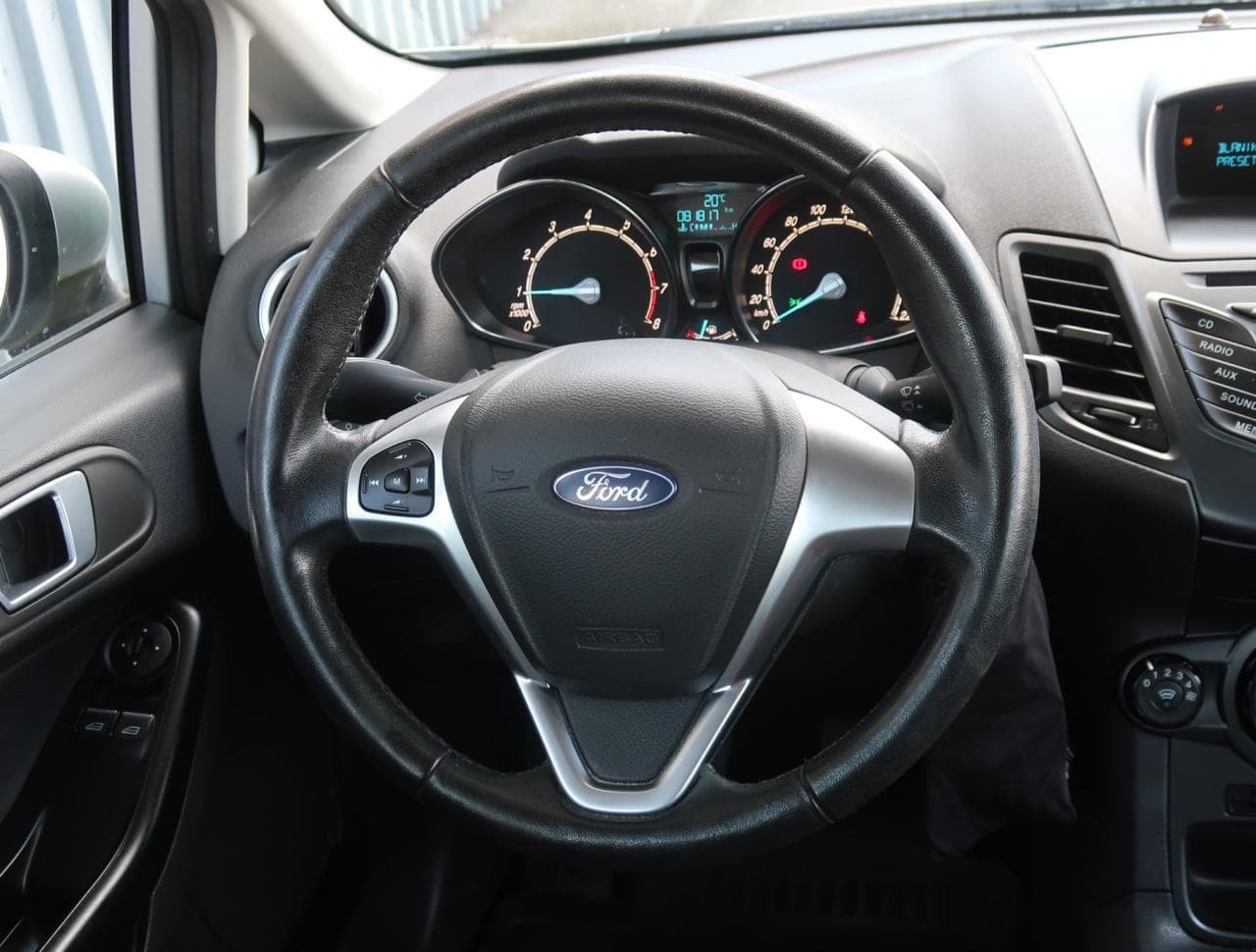 2015 Ford FIESTA - 36