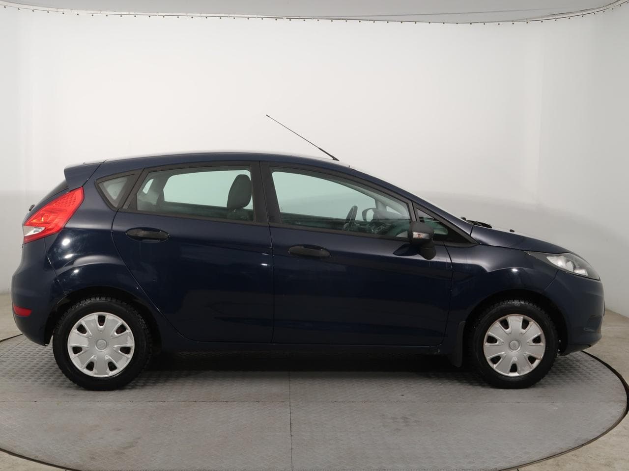 2010 Ford FIESTA - 13
