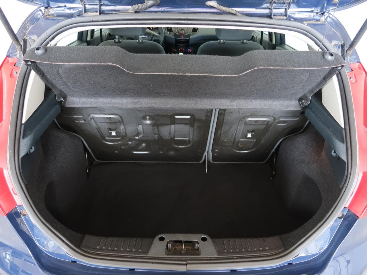2010 Ford FIESTA - 32