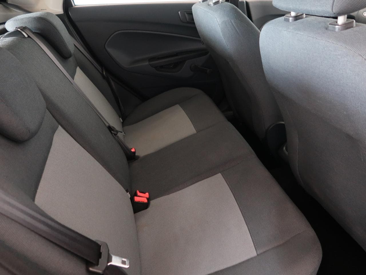 2010 Ford FIESTA - 22