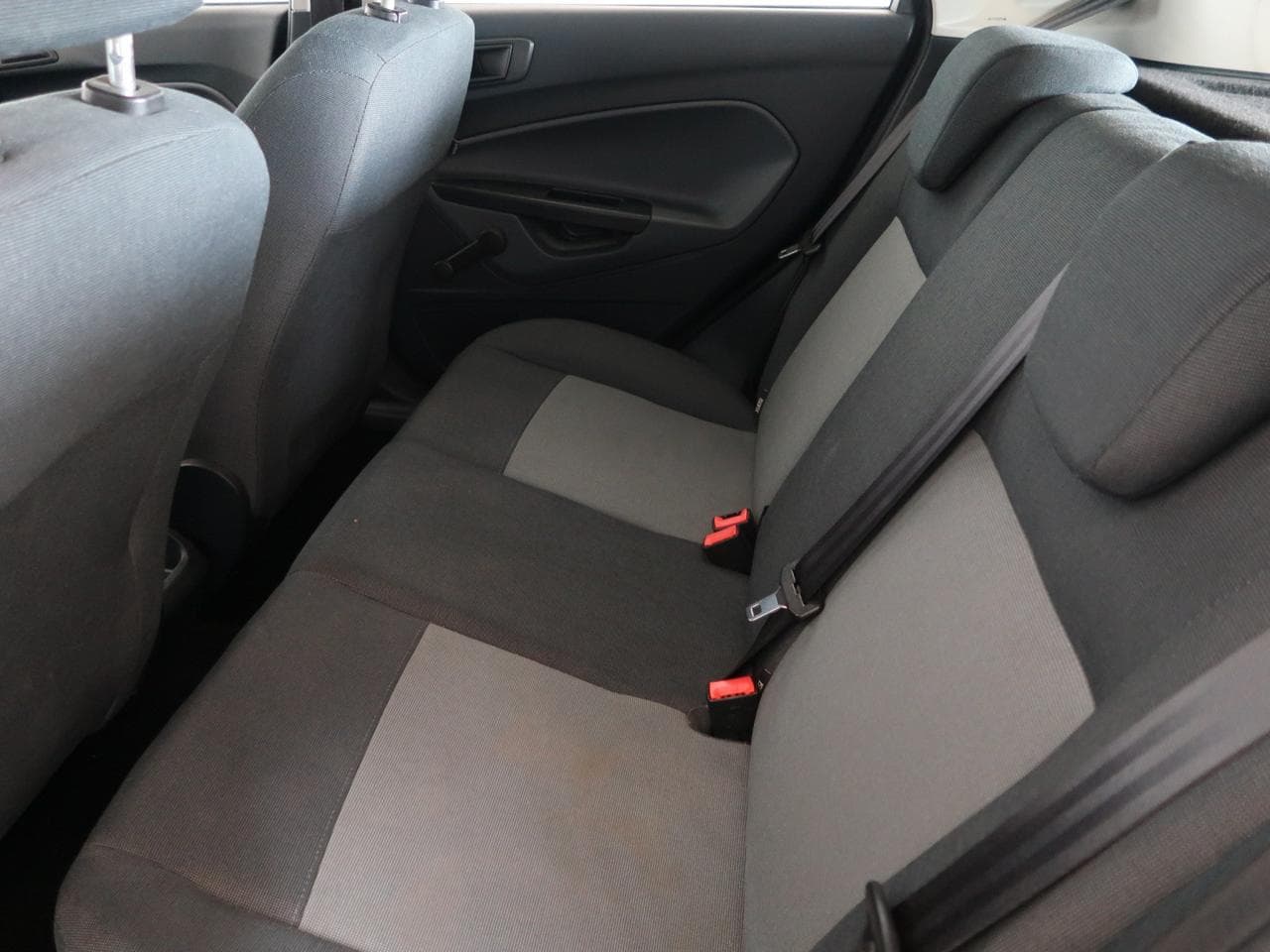 2010 Ford FIESTA - 26
